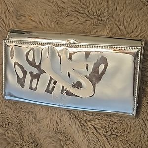 GLAM-AHOLIC TRAVEL WALLET METALLIC SILVER